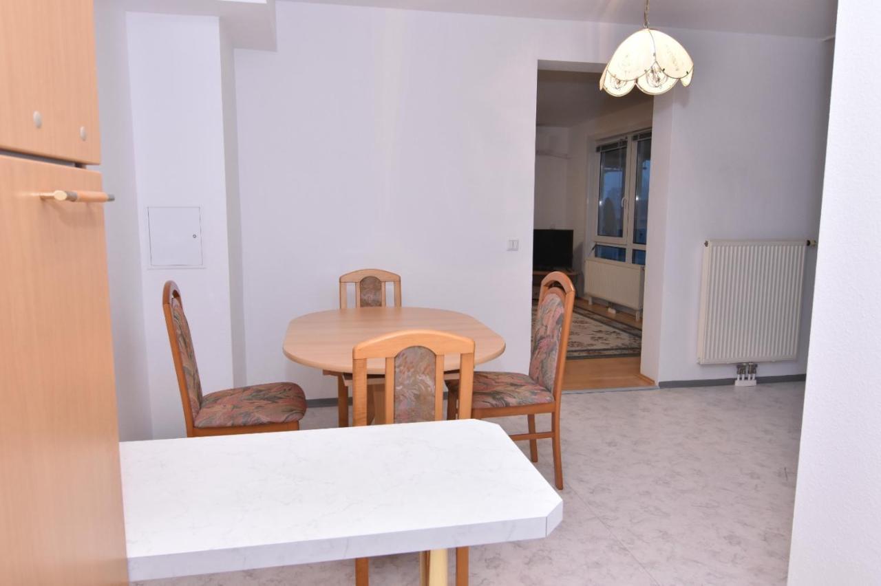 Modern Apartment At Vic Vienne Extérieur photo