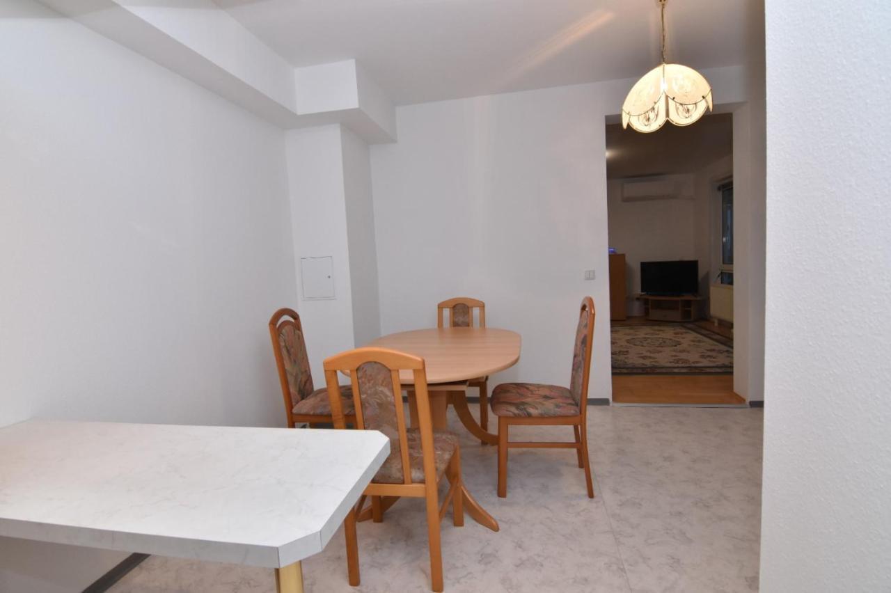Modern Apartment At Vic Vienne Extérieur photo